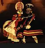 Danza Kathakali en un teatro.