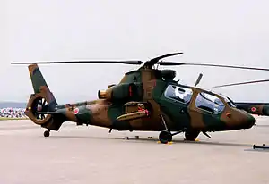 Un helicóptero Kawasaki OH-1.