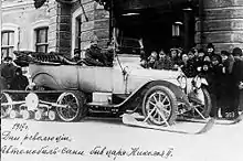 Limusina de la familia imperial rusa (un Packard Twin-6 de 1916), equipada con orugas Kégresse (1917).