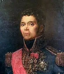 La pintura muestra una vista de cabeza y hombros de un hombre bien afeitado, con pelo castaño rizado y largas patillas. Lleva un uniforme militar azul de cuello alto de principios del siglo XIX con charreteras doradas, mucho trenzado dorado y un montón de medallas en el pecho.