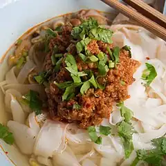 Khao soi nam na es un estilo de khao soi con una pasta picada de cerdo y chile, que se come en la parte oriental de la provincia de Chiang Rai, Tailandia.