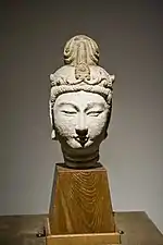 Cabeza de granito de bodhisattva. Dinastía Silla unificada, Corea del Sur.