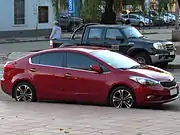 Kia Cerato Sedan, parte lateral.