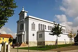 Iglesia de Sainte-Barbe de Crusnes (Lorena), pórticos en acero y chapa, 1939, prototipo de la Société de Wendel para la exportación.