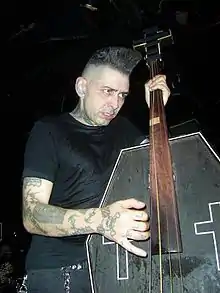 Kim Nekroman con Psychobilly Wedge