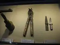 La granada antitanque RPG-43, cizalla y daga de Kim Shin-jo en el Memorial de la Guerra de Corea.