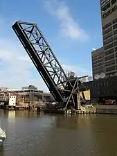 Kinzie Street railroad bridge (52 m)