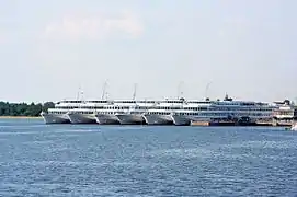 Barcos en el muelle "Kizhi"