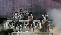 Kiss tocando en el concierto Sauna Open Air 2010 en Tampere, Finlandia durante su tour Sonic Boom Over Europe.