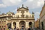 La fachada frontal de la iglesia del Santísimo Salvador por Carlo Lurago, 1650s-1660.