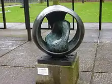 Barbara Hepworth, Esfera con forma interior, 1963, at the Kröller-Müller Museum, Otterlo, the Netherlands