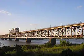 Puente Kriukov sobre el Dniéper, sur de la ciudad