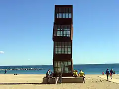 La estrella herida (1992), de Rebecca Horn, paseo Marítimo de la Barceloneta.