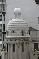 Cúpula del edificio La Bola de Nieve, esquina de Laprida y peatonal Córdoba.