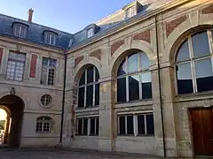 Esquina de uno de los patios traseros del edificio.