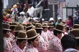 Bailarinas de morenada en el Gran Poder de La Paz