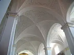Bóvedas de crucería en la nave central.