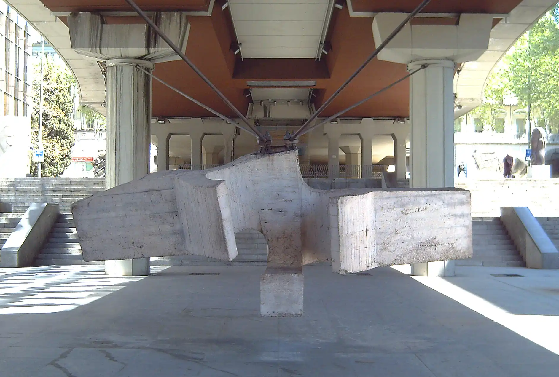 Sirena Varada (1972), de Eduardo Chillida (Museo de Escultura al Aire Libre de La Castellana, Madrid)