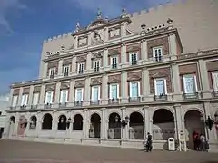 La montaña rusa «Toro de Hierro», inspirada en el Palacio Real de Aranjuez.