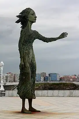 Estatua La madre del emigrante de Ramón Muriedas Mazorra.