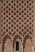 Un motivo sebka o darj wa ktaf en una de las fachadas de la Torre Hassan en Rabat
