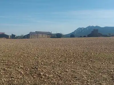 Labeaga, al fondo Montejurra