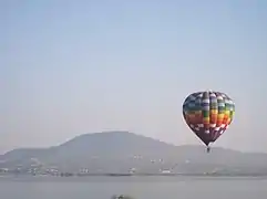 Globo en el lago