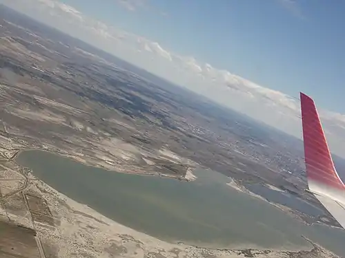 El extremo sur de la laguna dividio en dos por el terraplén del ex ferrocarril