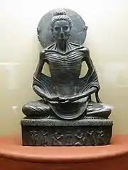 Buda ayunando, perteneciente al periodo de Gandhara. Museo de Lahore, Pakistán