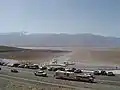 Zona turística inundada por el efímero Lago Badwater, Parque Nacional Valle de la Muerte, California. Primavera del año 2005.