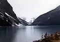 El lago Louise y el glaciar durante una tormenta en octubre de 1973.