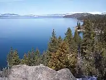 La orilla de Nevada de Lago Tahoe