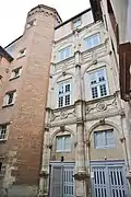 Hôtel de La Mamye (1540): primera fachada en Toulouse con los tres órdenes clásicos superpuestos.