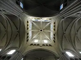 Arcos torales que sostienen el  cimborrio de la catedral de Laon