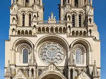 Galería enana en la fachada occidental de la catedral de Laon, c. 1200, gótico temprano