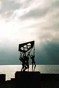 Estatua frente al museo, en la orilla del Lago Lemán