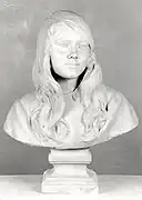 El busto de Jeanne.