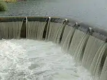 El aliviadero, durante las inundaciones del 30 y 31 de mayo de 2013.