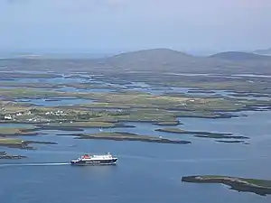 Zona de escollos de un strandflat en Lochmaddy, Hébridas.