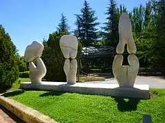 Tres Mujeres (1948),  de Ángel Ferrant en el Museo de Escultura al Aire Libre de Leganés