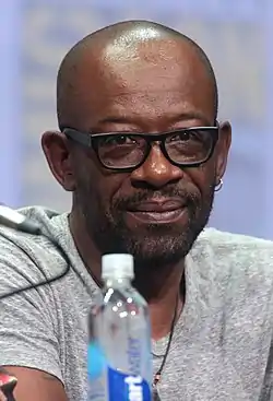 Lennie James, como Señor Cotton.