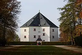 Hvězda,  casa de verano de la familia real construida en forma de estrella (1555-1558)