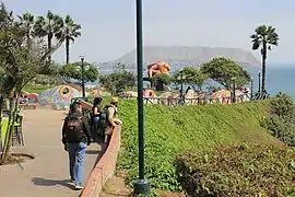 Sendero junto al malecón