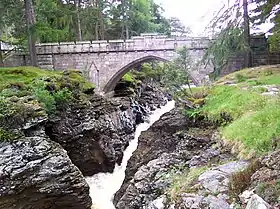 Linn of Dee - pequeña cascada cerca de Braemar