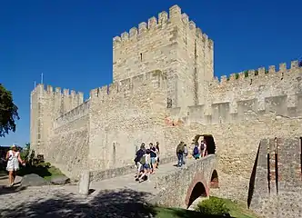 Entrada del puente en el castillo de San Jorge en Lisboa .