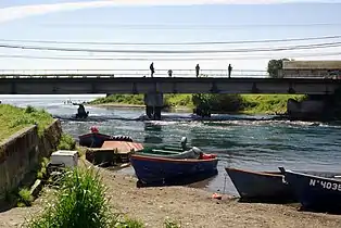 Nacimiento del río en el lago Llanquihue en la ciudad homónima