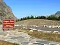 Logan Pass cruza la divisoria Continental en el Parque Nacional de los Glaciares, (Montana).