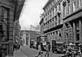 La parte sur de Bishopsgate en 1955, mirando al norte hacia el National Provincial Bank.