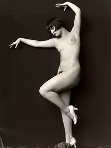 Louise Brooks interpuso una demanda contra Mirjian para impedir que distribuyera sus retratos desnuda.