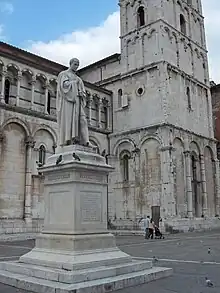 La estatua de Francesco Burlamacchi.